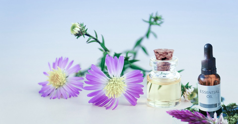 6 Essential Oils that Eliminate Acne